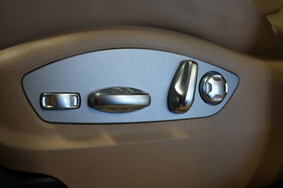Certified 2026 Porsche Macan AWD/4WD image 33
