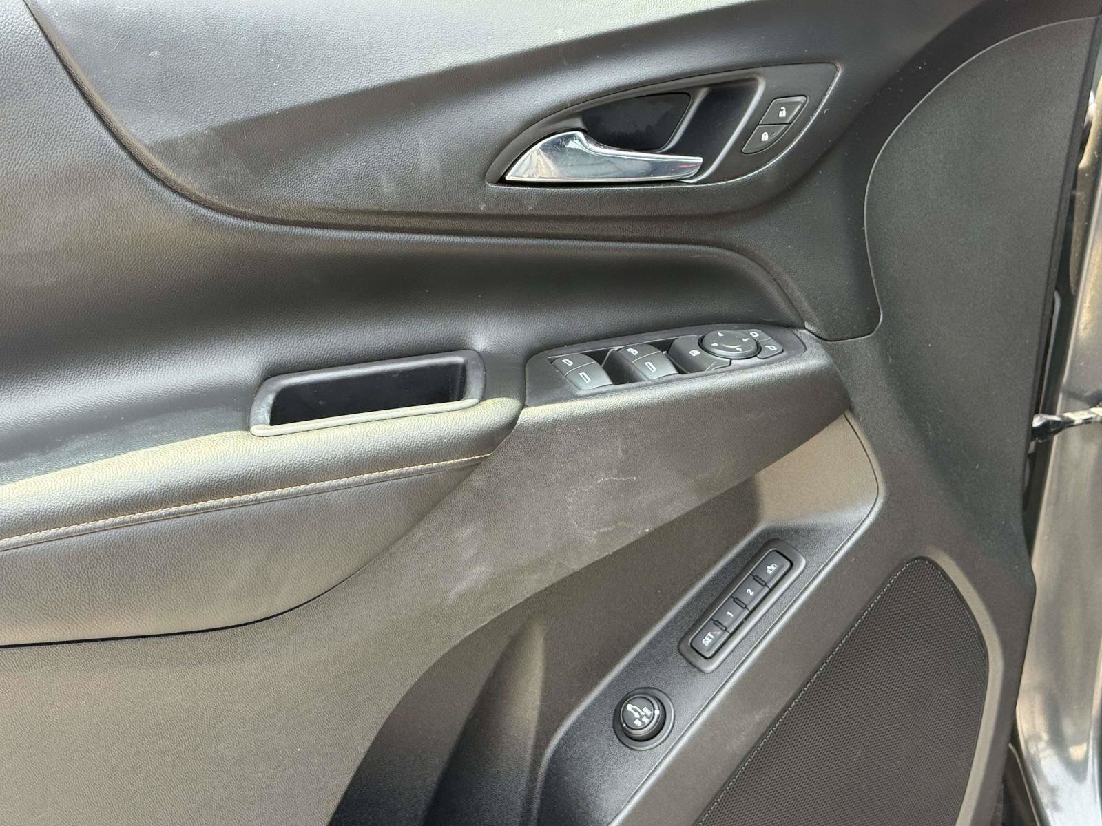 Used 2018 Chevrolet Equinox Premier AWD/4WD image 16
