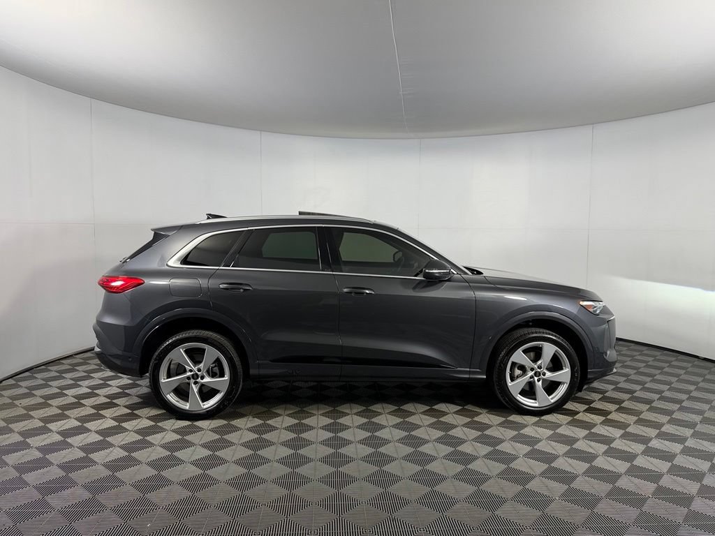 Used 2025 Audi Q5 Premium Plus w/ Premium Plus AWD/4WD image 5