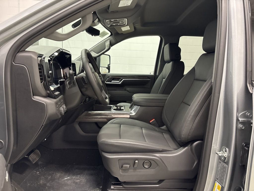 New 2026 Chevrolet Silverado 2500 LTZ w/ LTZ Plus Package AWD/4WD image 18