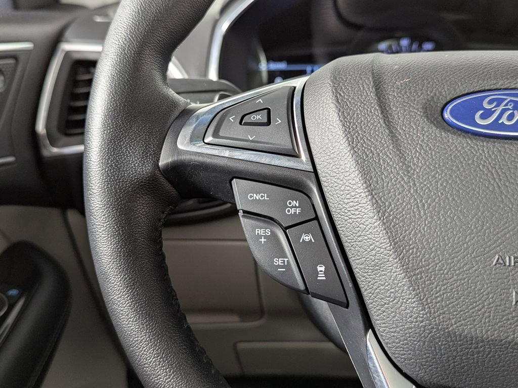 Used 2020 Ford Edge Titanium image 30