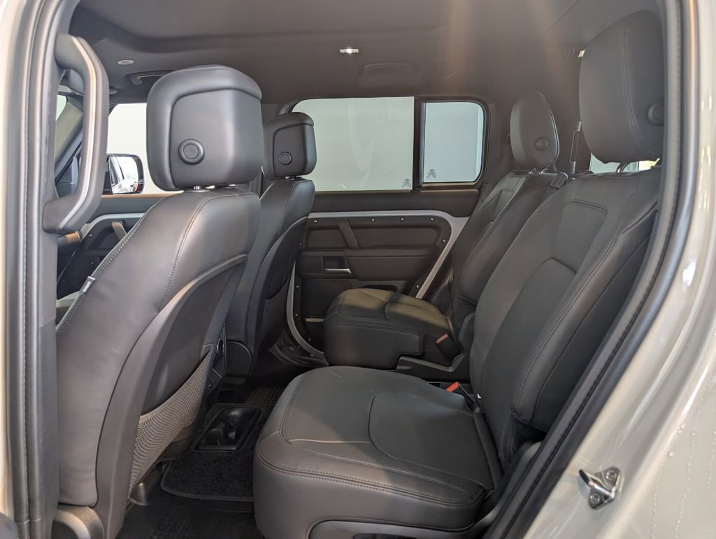 New 2026 Land Rover Defender 130 X-Dynamic SE image 24