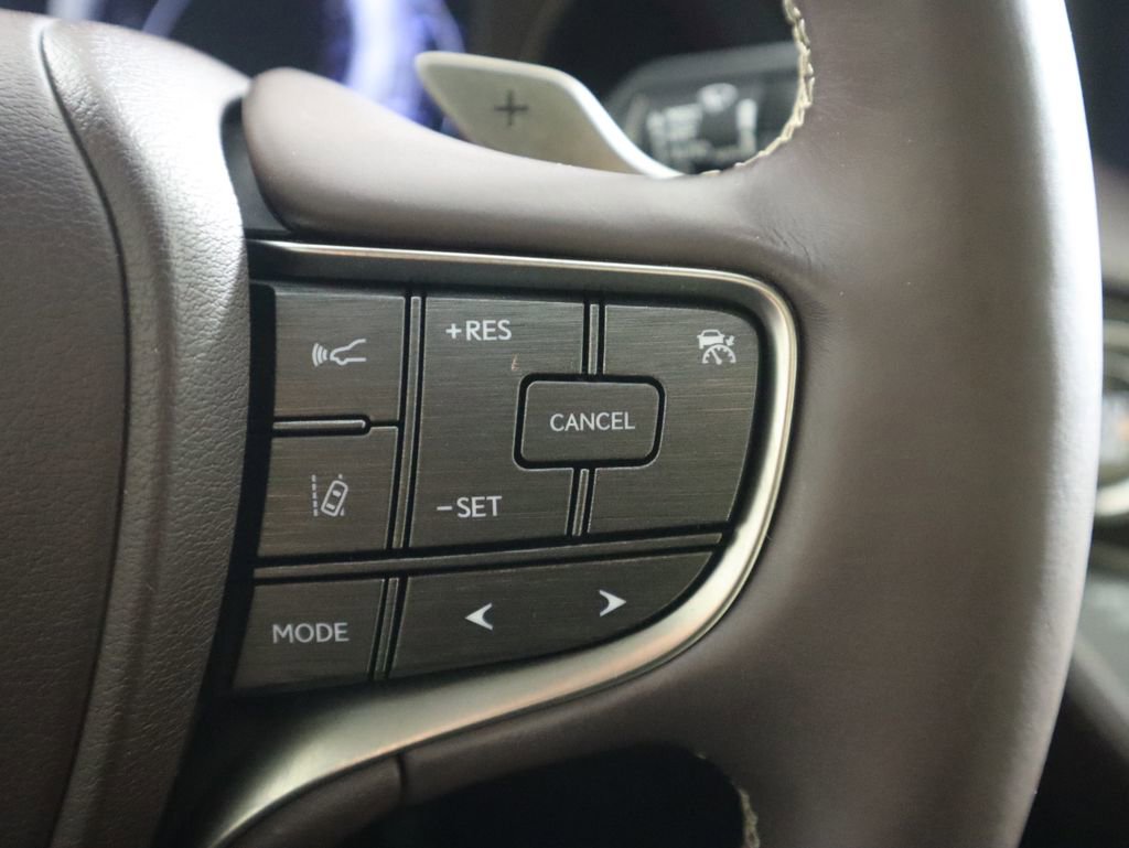 Used 2018 Lexus LS 500 w/ Accessory Package (Z2) image 12