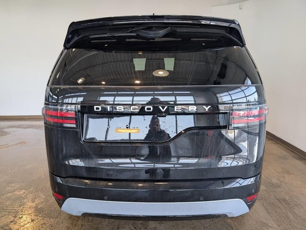 New 2026 Land Rover Discovery Limited Edition image 4