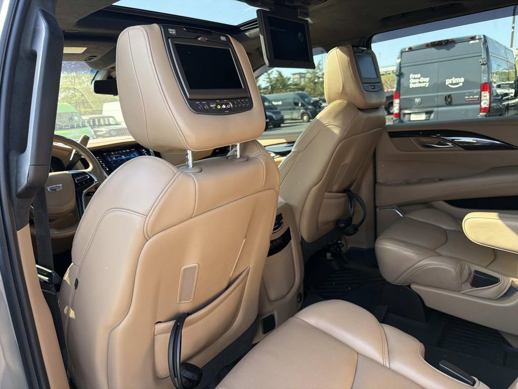 Used 2019 Cadillac Escalade ESV Platinum AWD/4WD image 16