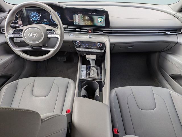 Used 2025 Hyundai Elantra SEL image 15