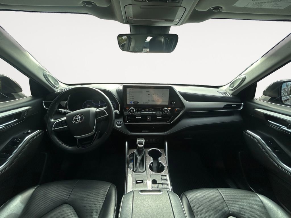 Used 2023 Toyota Highlander Limited image 13