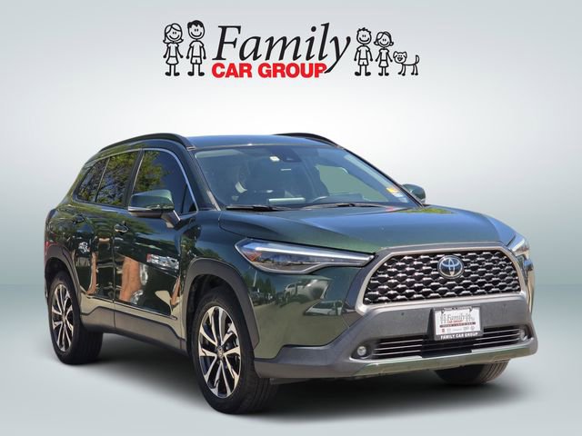 Used 2022 Toyota Corolla Cross XLE w/ Convenience Package image 2