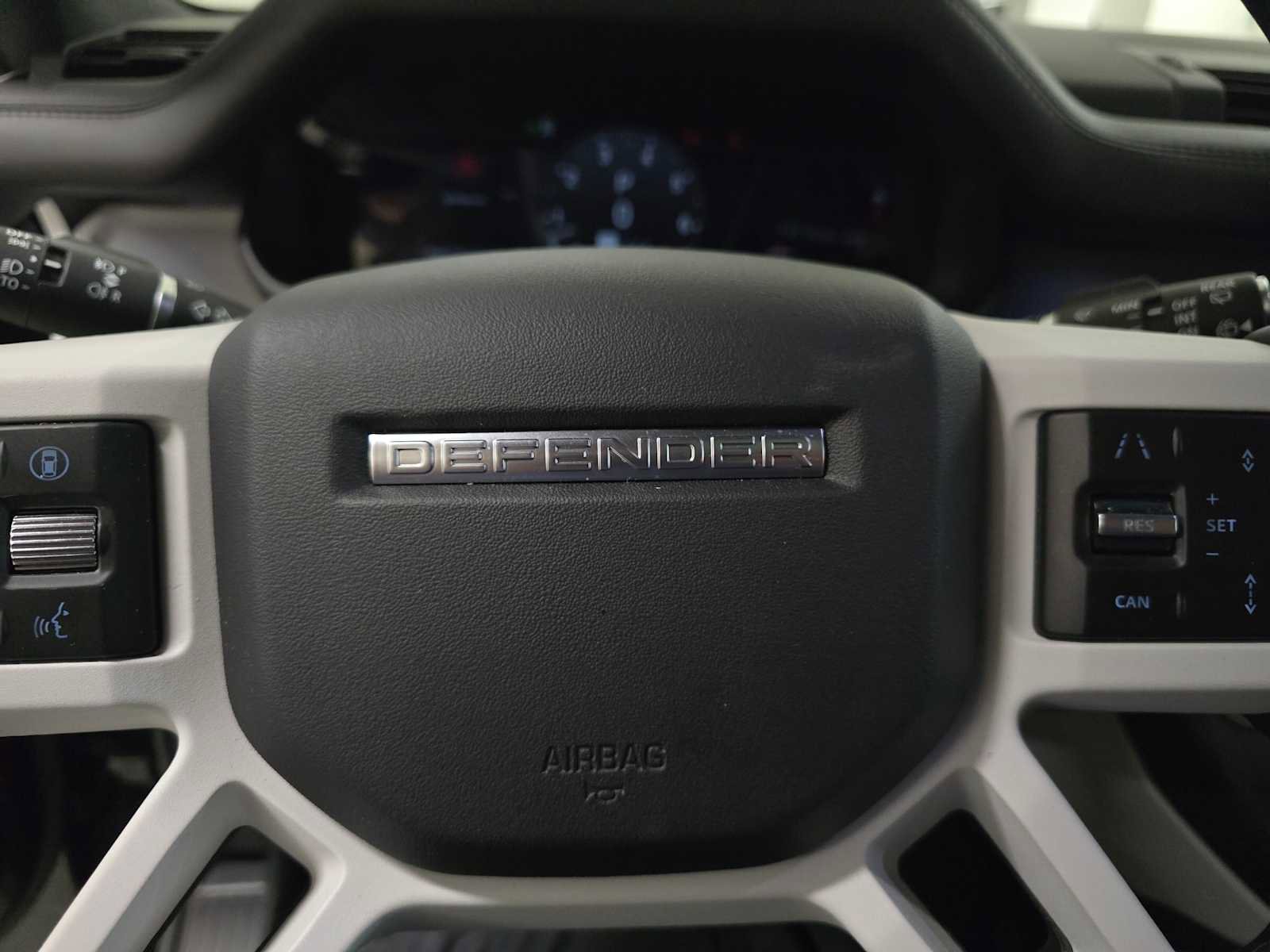 Used 2025 Land Rover Defender 90 X-Dynamic SE image 20