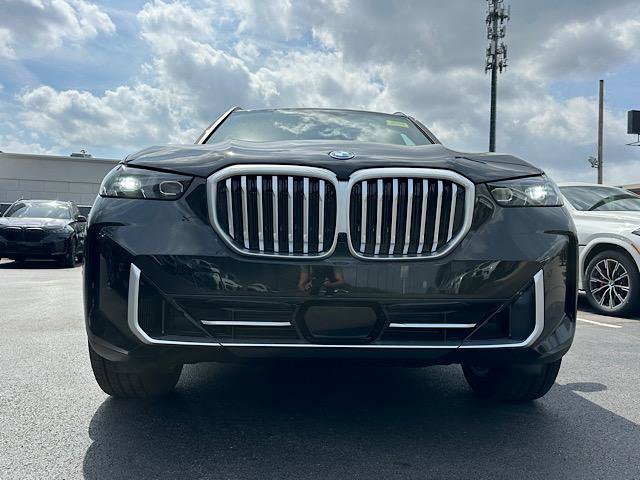 New 2026 BMW X5 xDrive50e AWD/4WD image 2