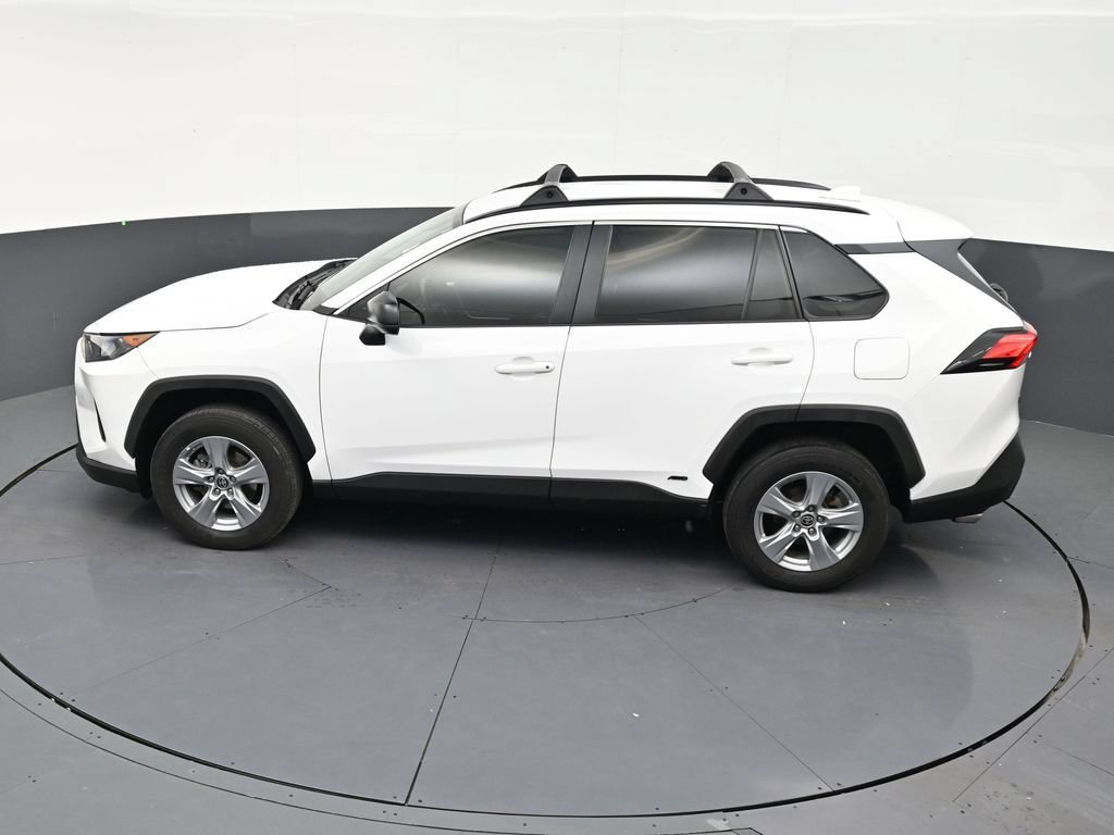 Used 2022 Toyota RAV4 LE AWD/4WD image 14
