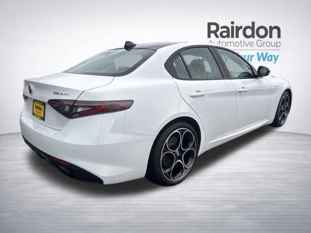 Used 2024 Alfa Romeo Giulia Veloce image 9