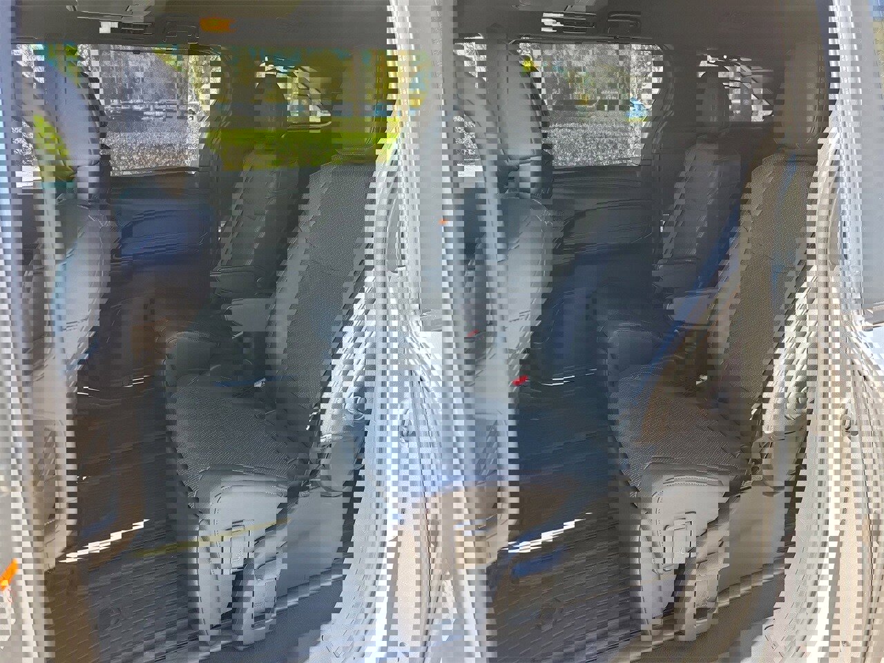 Used 2025 Toyota Sienna Limited image 11