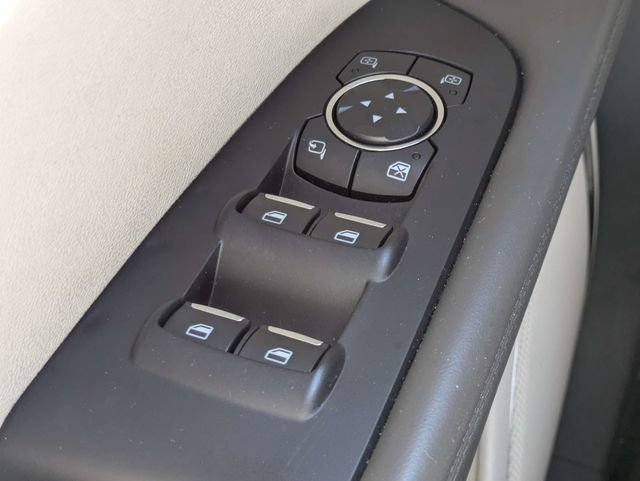 Used 2017 Lincoln MKX Select w/ Select Plus Package FWD image 25