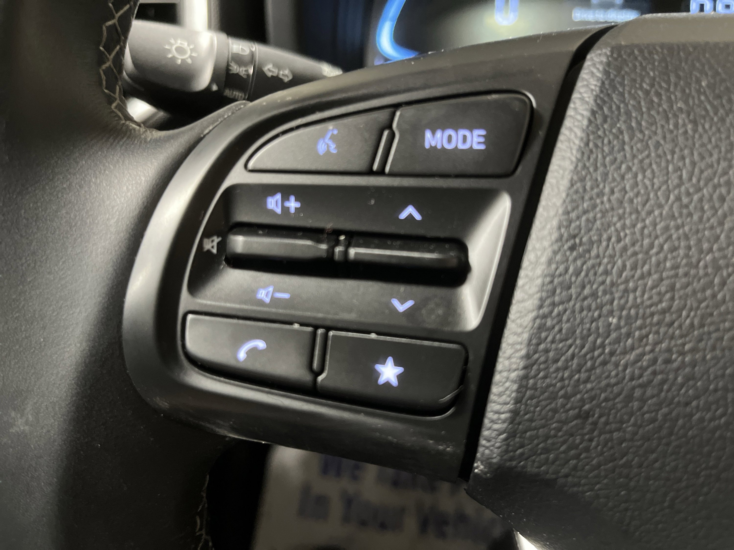 Used 2024 Hyundai Venue SEL image 19