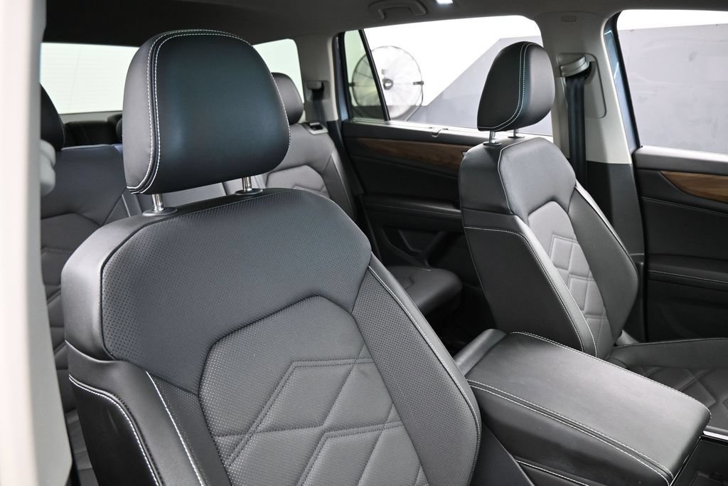 Used 2024 Volkswagen Atlas SE w/ Panoramic Sunroof Package FWD image 44