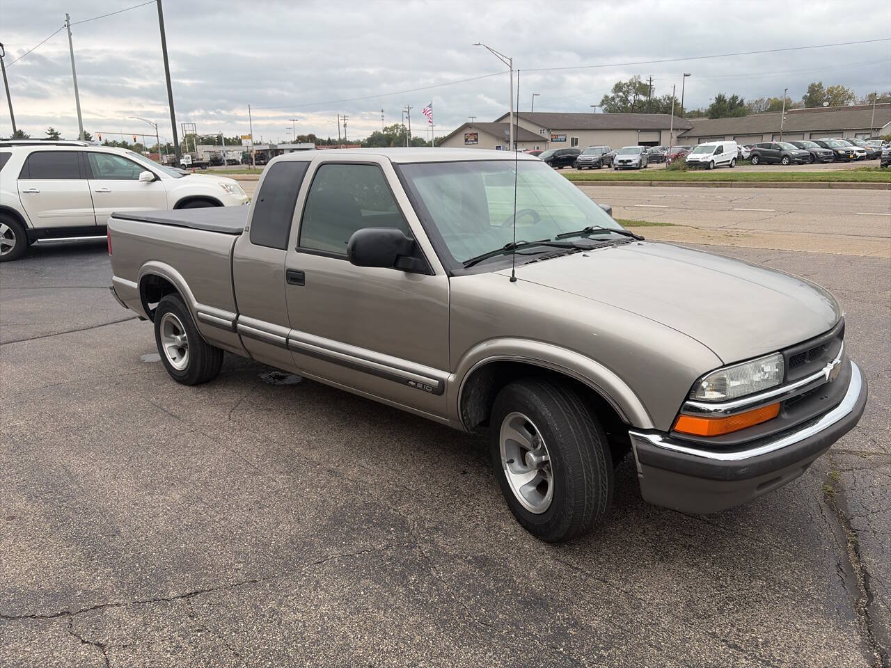 Used 2002 Chevrolet S10 Pickup LS w/ LS Preferred Equipment Group RWD image 4