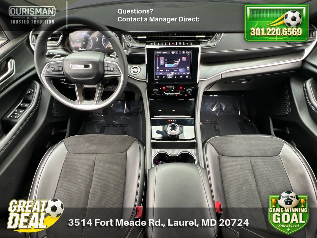 Used 2025 Jeep Grand Cherokee Altitude AWD/4WD image 13
