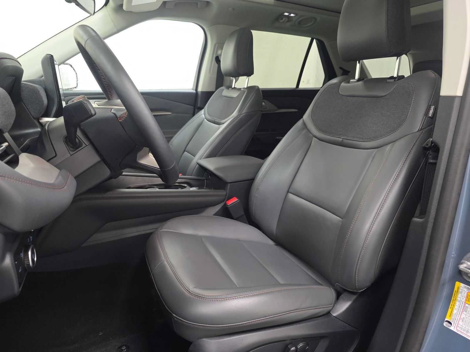 Used 2026 Ford Explorer Active w/ Active Comfort Package AWD/4WD image 8