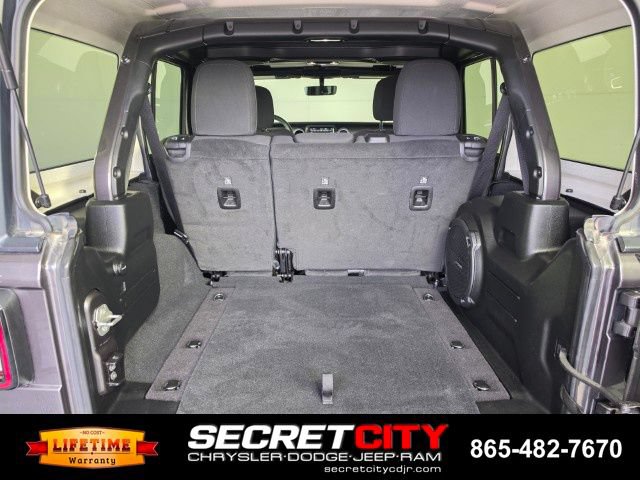 Used 2023 Jeep Wrangler Unlimited Sahara AWD/4WD image 31