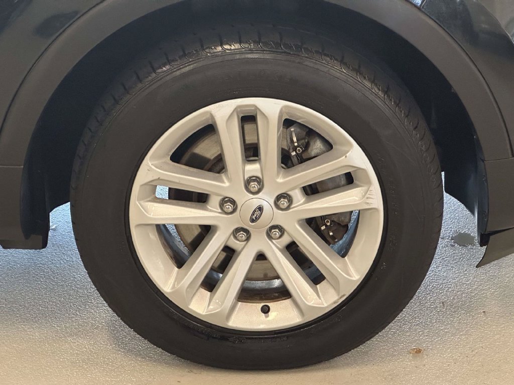 Used 2015 Ford Explorer XLT w/ Equipment Group 202A AWD/4WD image 9