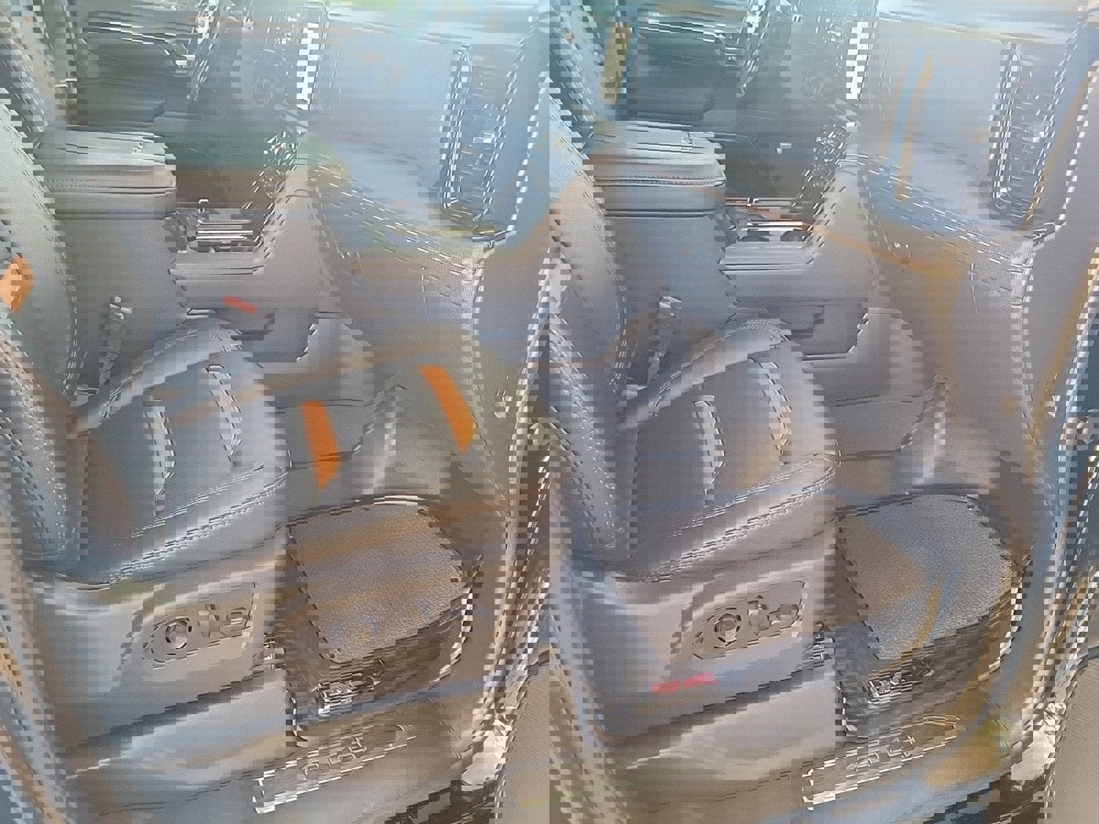 Used 2025 GMC Sierra 2500 AT4 w/ AT4 Premium Plus Package image 14