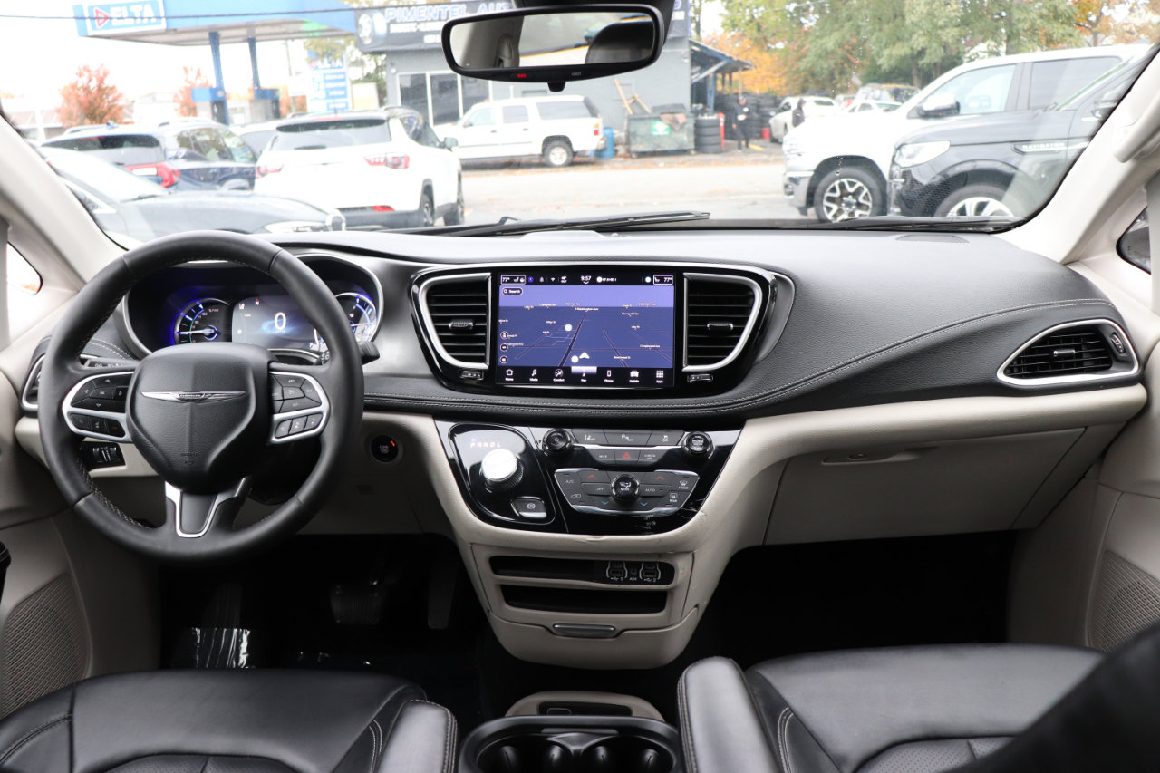 Used 2024 Chrysler Pacifica Limited image 18