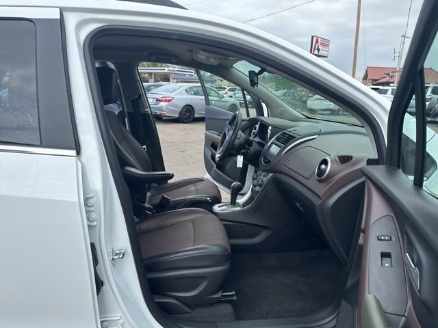 Used 2016 Chevrolet Trax LT w/ LT Convenience Package AWD/4WD image 12