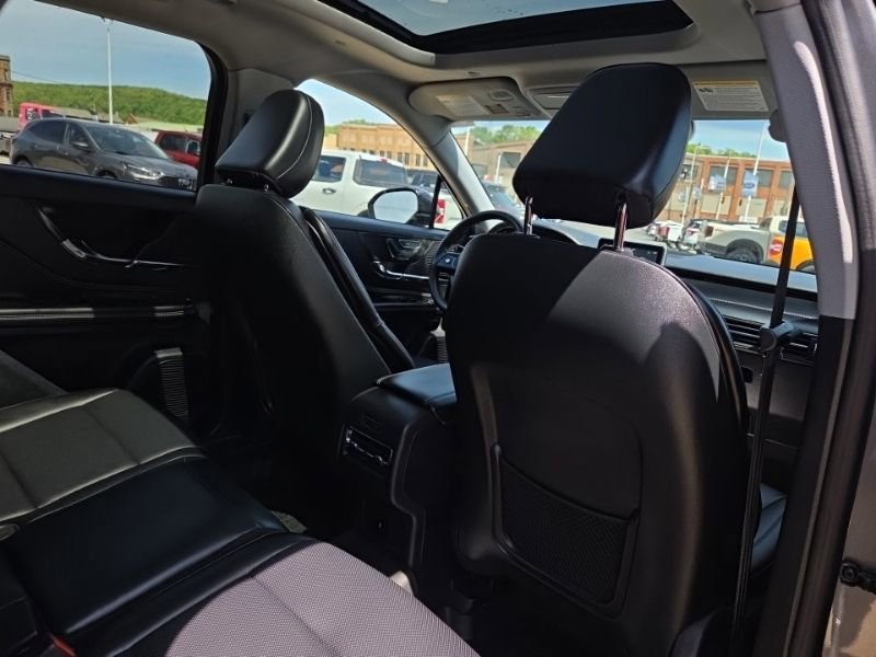 Used 2022 Lincoln Corsair AWD w/ Premium Package image 19