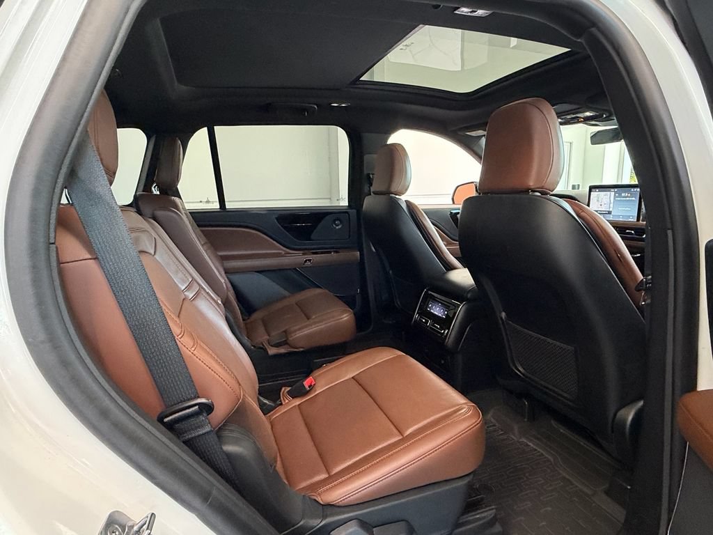 Used 2021 Lincoln Aviator Reserve w/ Equipment Group 201A RWD image 13