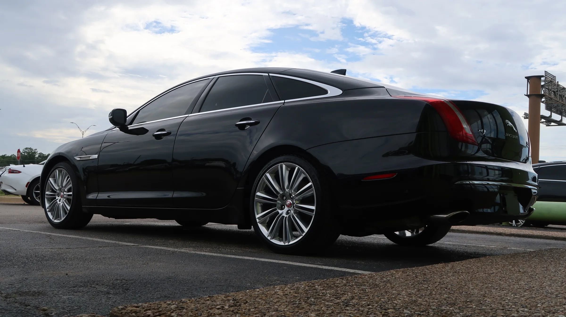 Used 2017 Jaguar XJ R-Sport AWD/4WD image 13