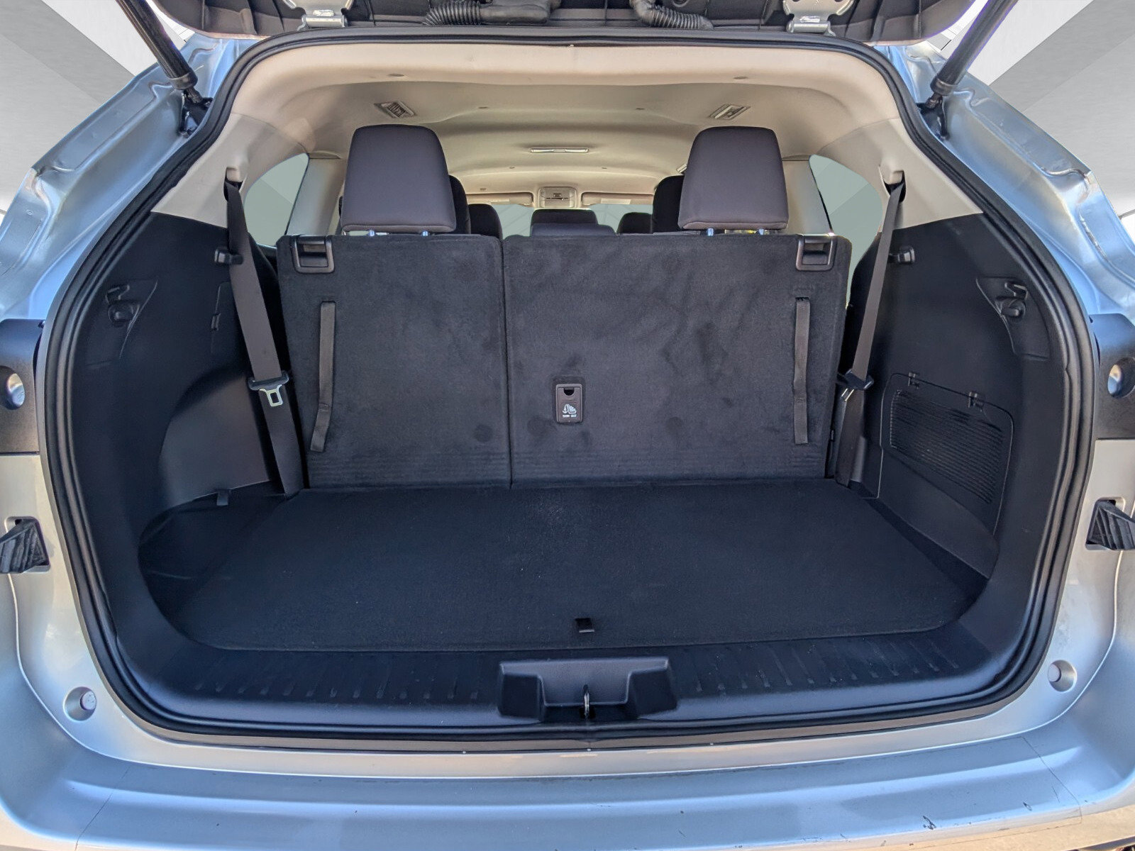 Used 2022 Toyota Highlander LE image 13