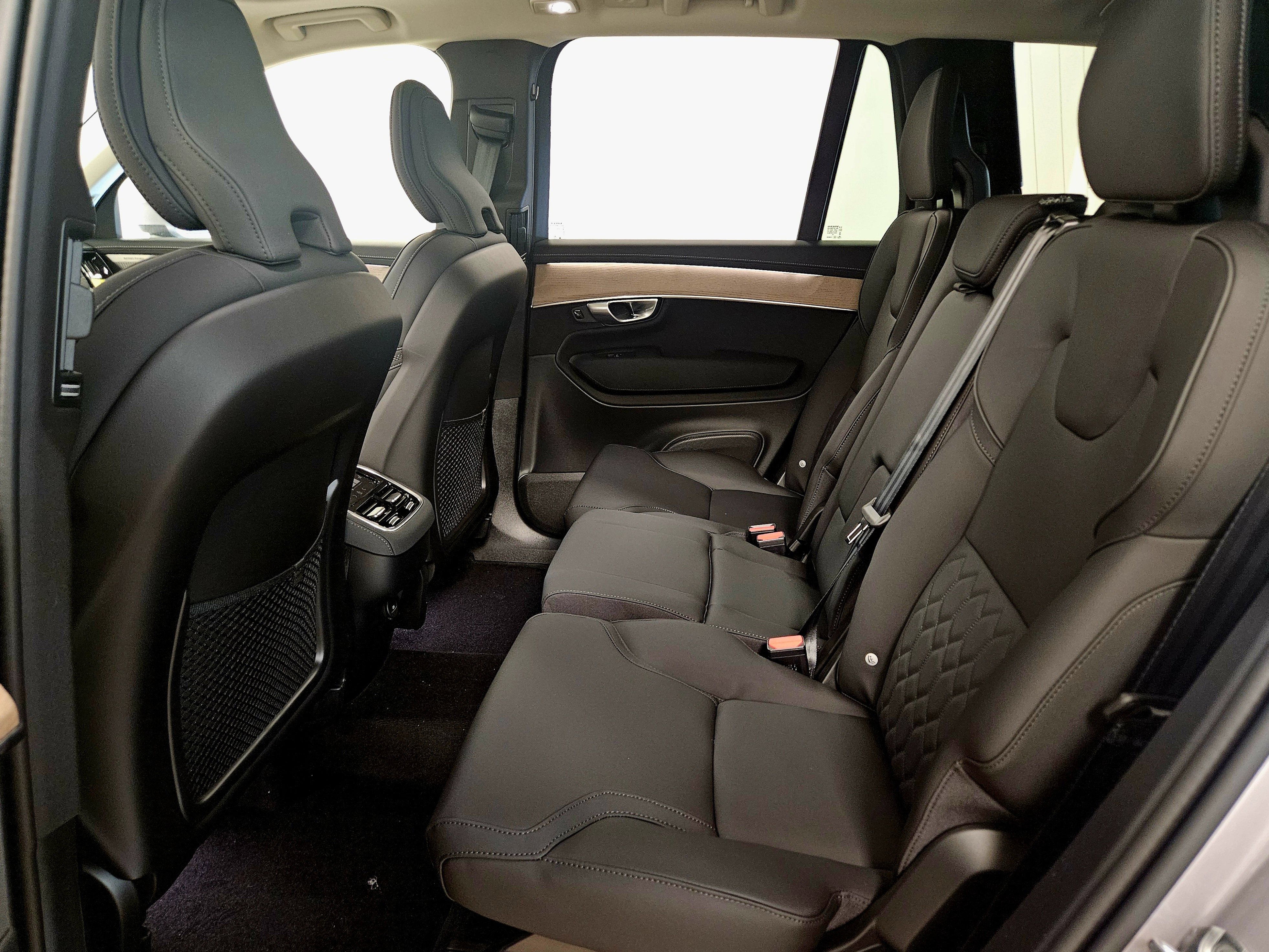 New 2026 Volvo XC90 B6 Plus w/ Protection Package image 12