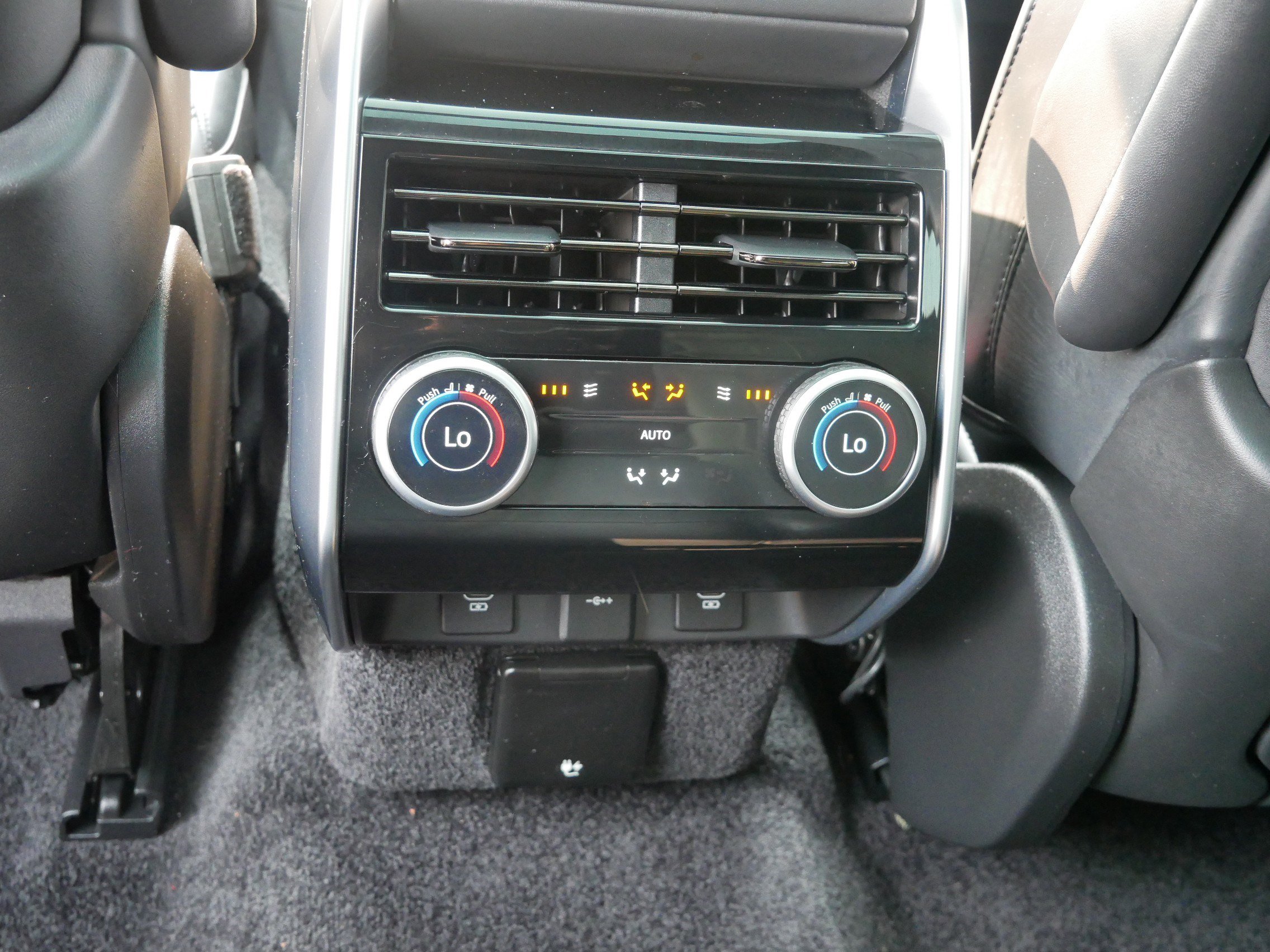 Used 2023 Land Rover Range Rover SE image 19