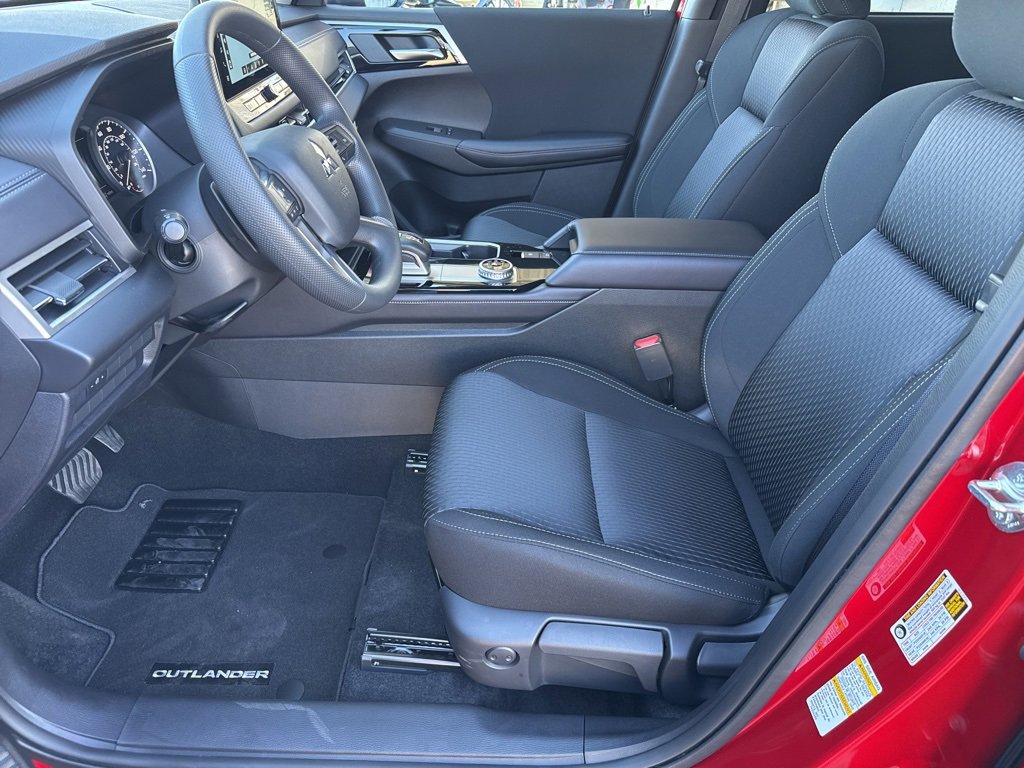 New 2025 Mitsubishi Outlander ES image 23