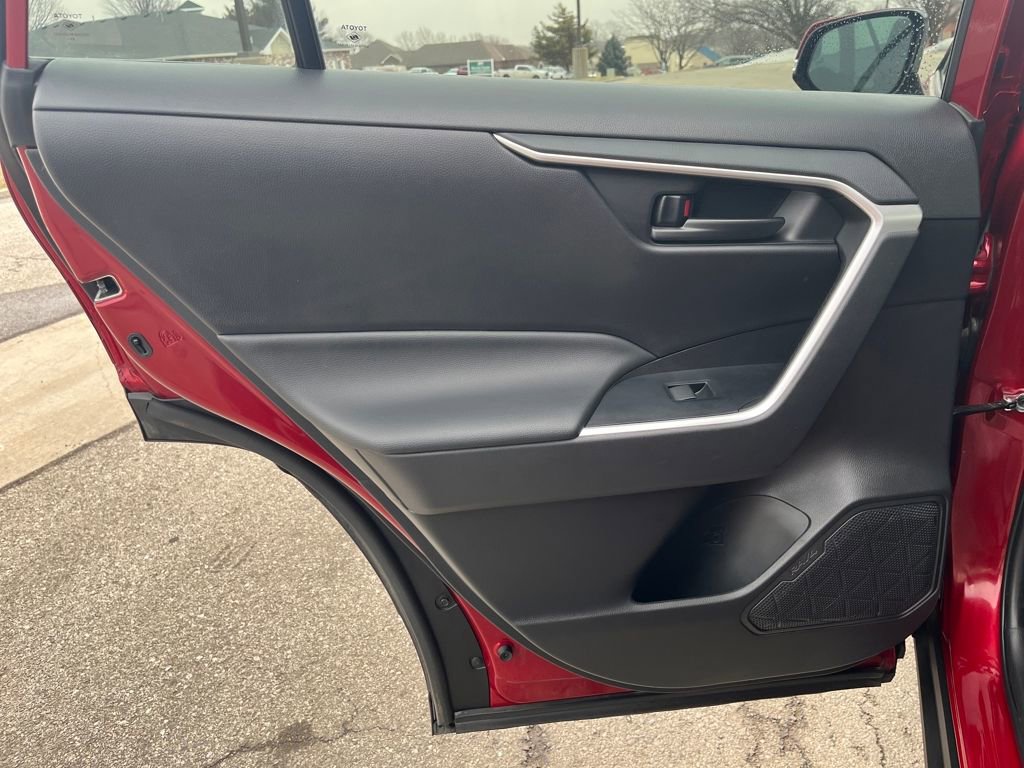 Used 2022 Toyota RAV4 LE image 27