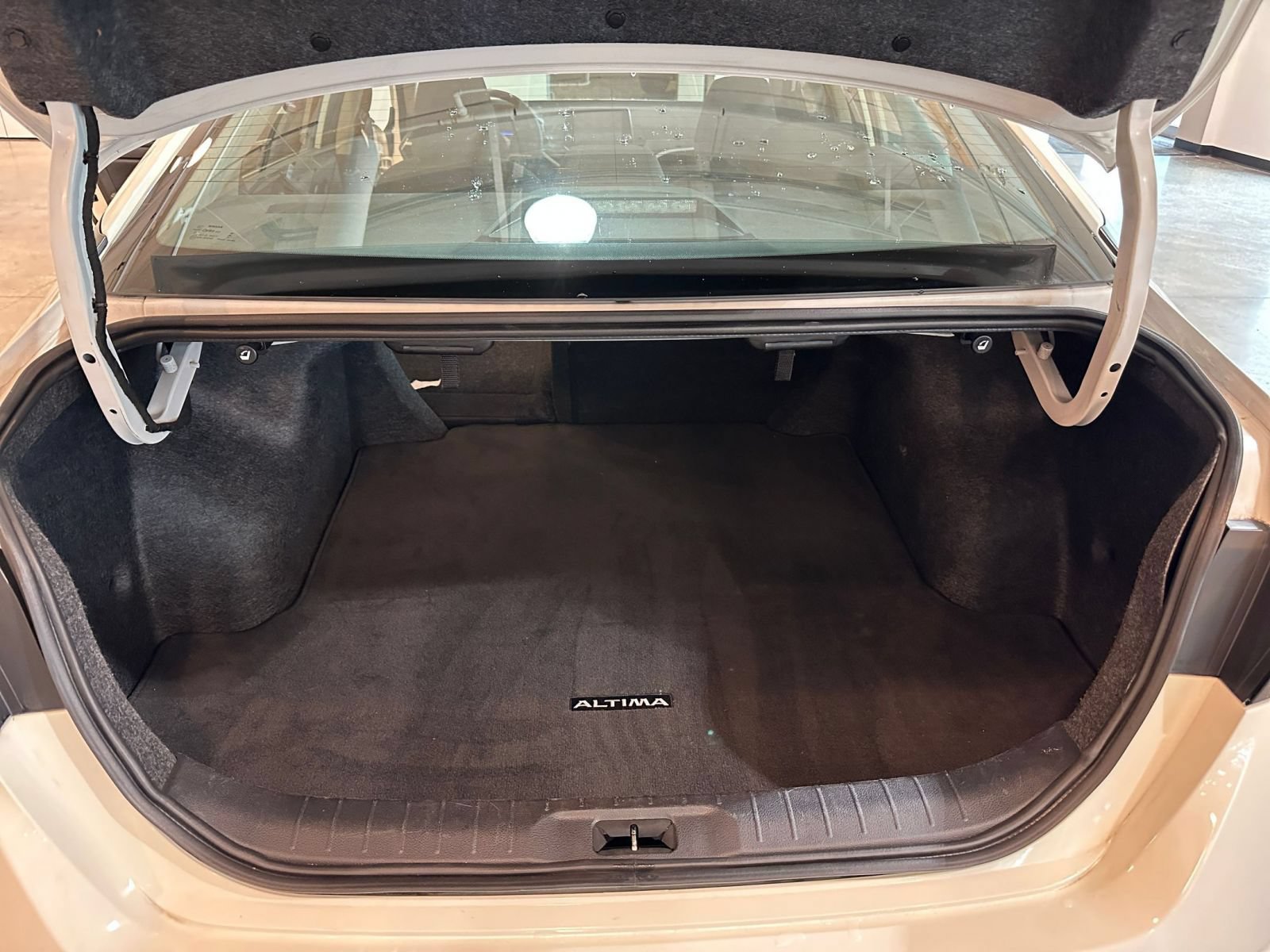 Used 2025 Nissan Altima 2.5 SV FWD image 30