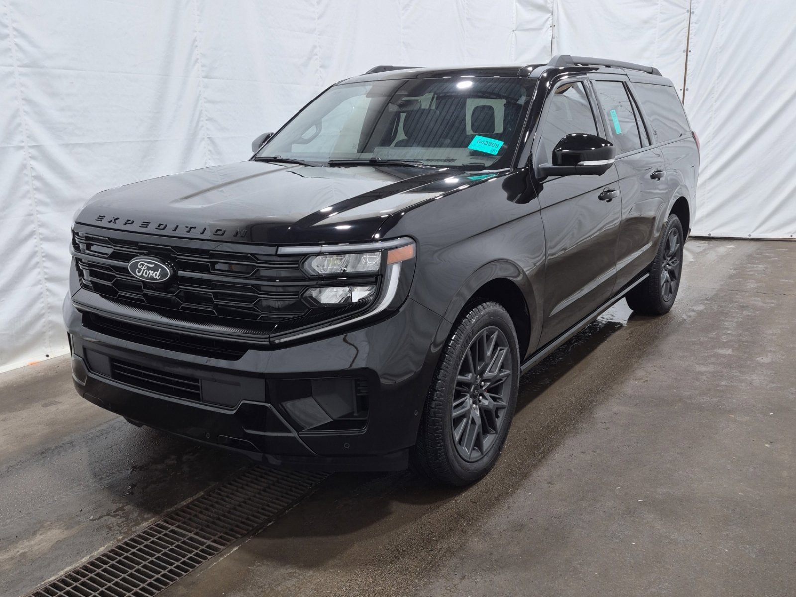 Used 2025 Ford Expedition Max Platinum w/ Stealth Appearance Package AWD/4WD image 1
