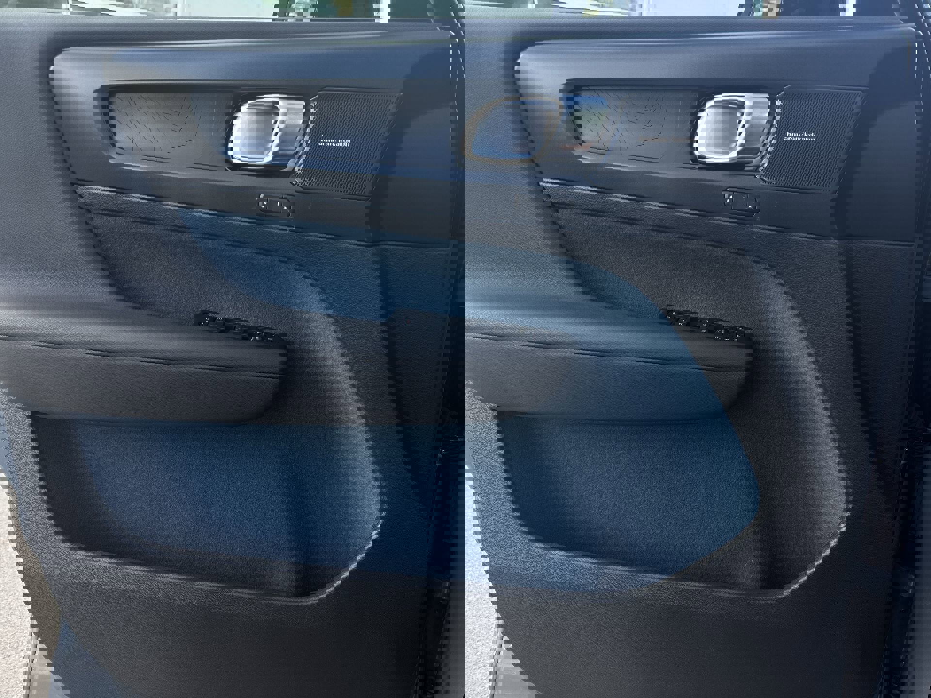 Used 2023 Volvo C40 P8 Recharge Ultimate image 23