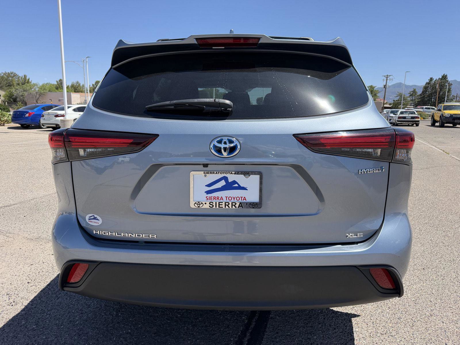 Used 2024 Toyota Highlander XLE AWD/4WD image 5