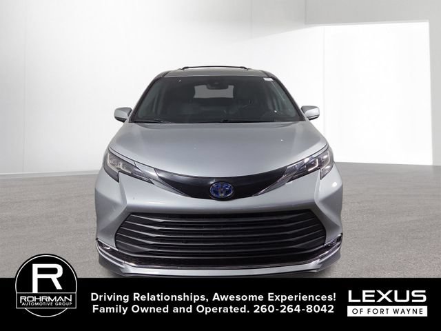 Used 2022 Toyota Sienna XLE FWD image 3