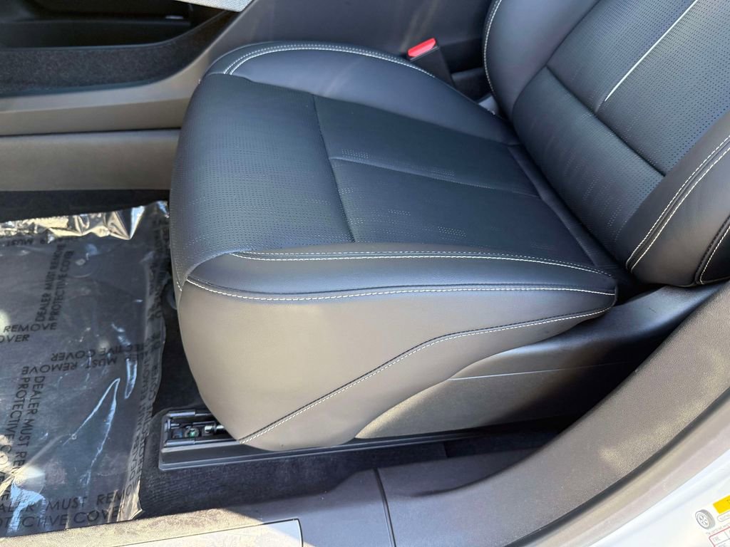 Used 2025 Cadillac Optiq Luxury 2 w/ LPO, Floor Liner Package AWD/4WD image 3