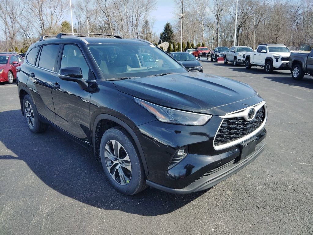 New 2026 Toyota Highlander XLE image 1