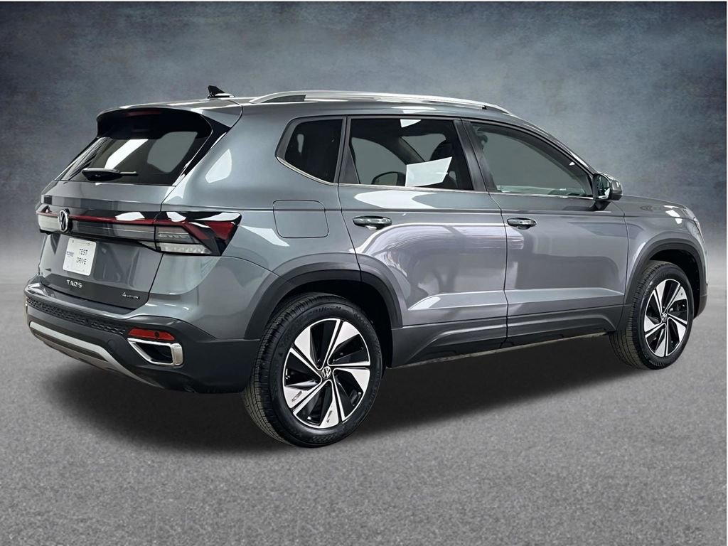 Used 2025 Volkswagen Taos SE AWD/4WD image 5