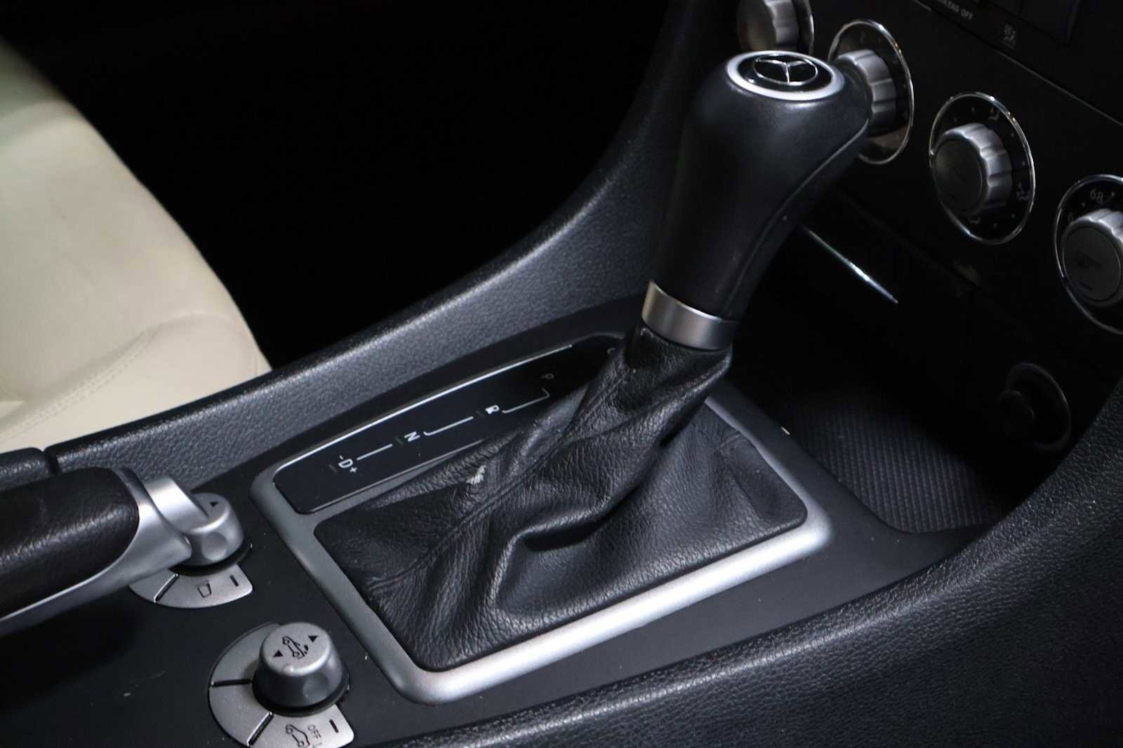 Used 2009 Mercedes-Benz SLK 300 image 18