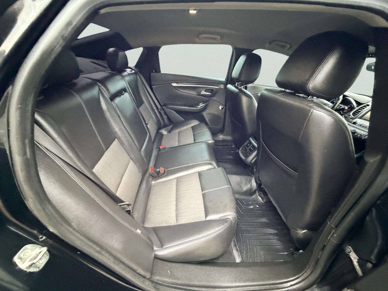 Used 2019 Chevrolet Impala LT FWD image 24