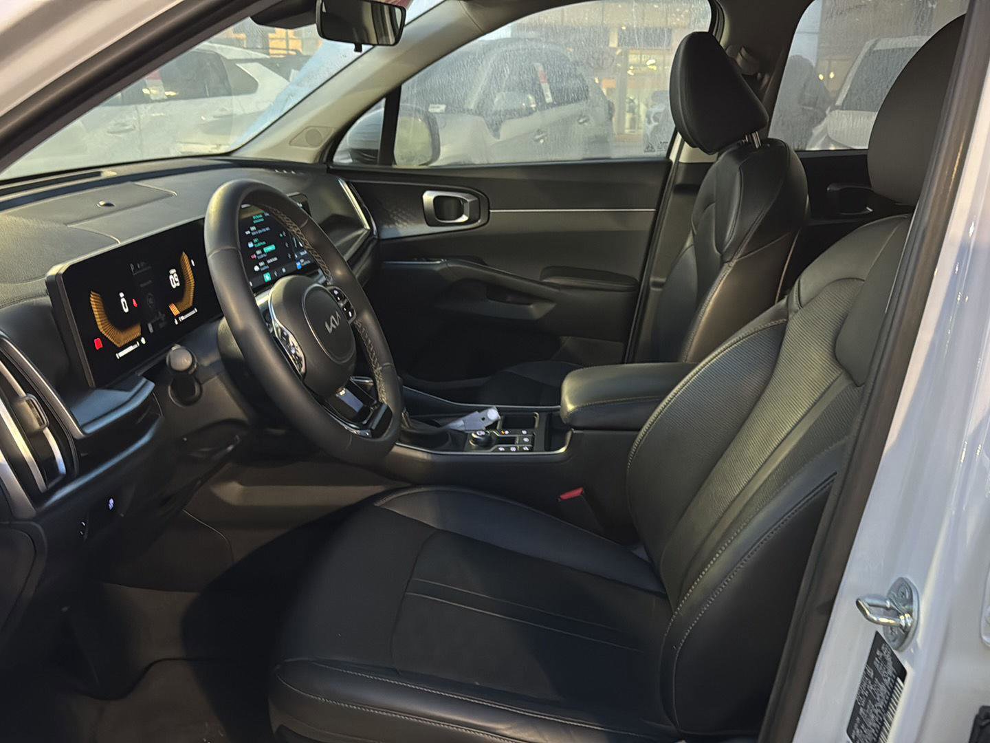 Used 2024 Kia Sorento S image 8