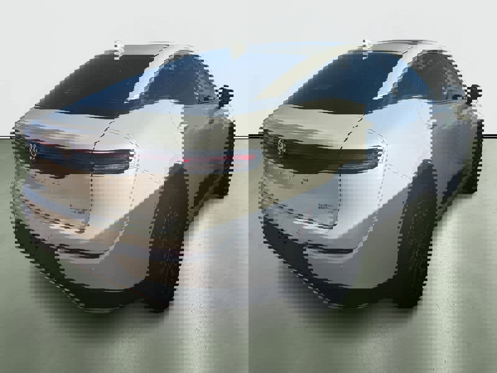 Used 2023 Toyota Crown Limited image 4