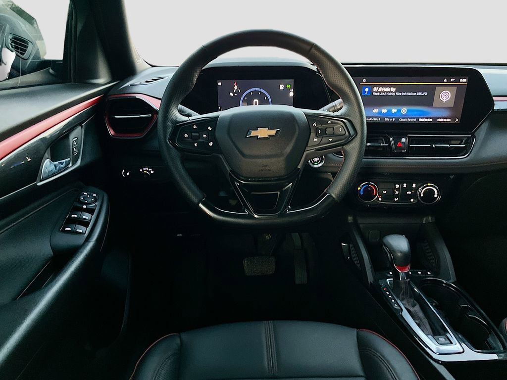 Used 2025 Chevrolet TrailBlazer RS w/ Driver Confidence Package image 21