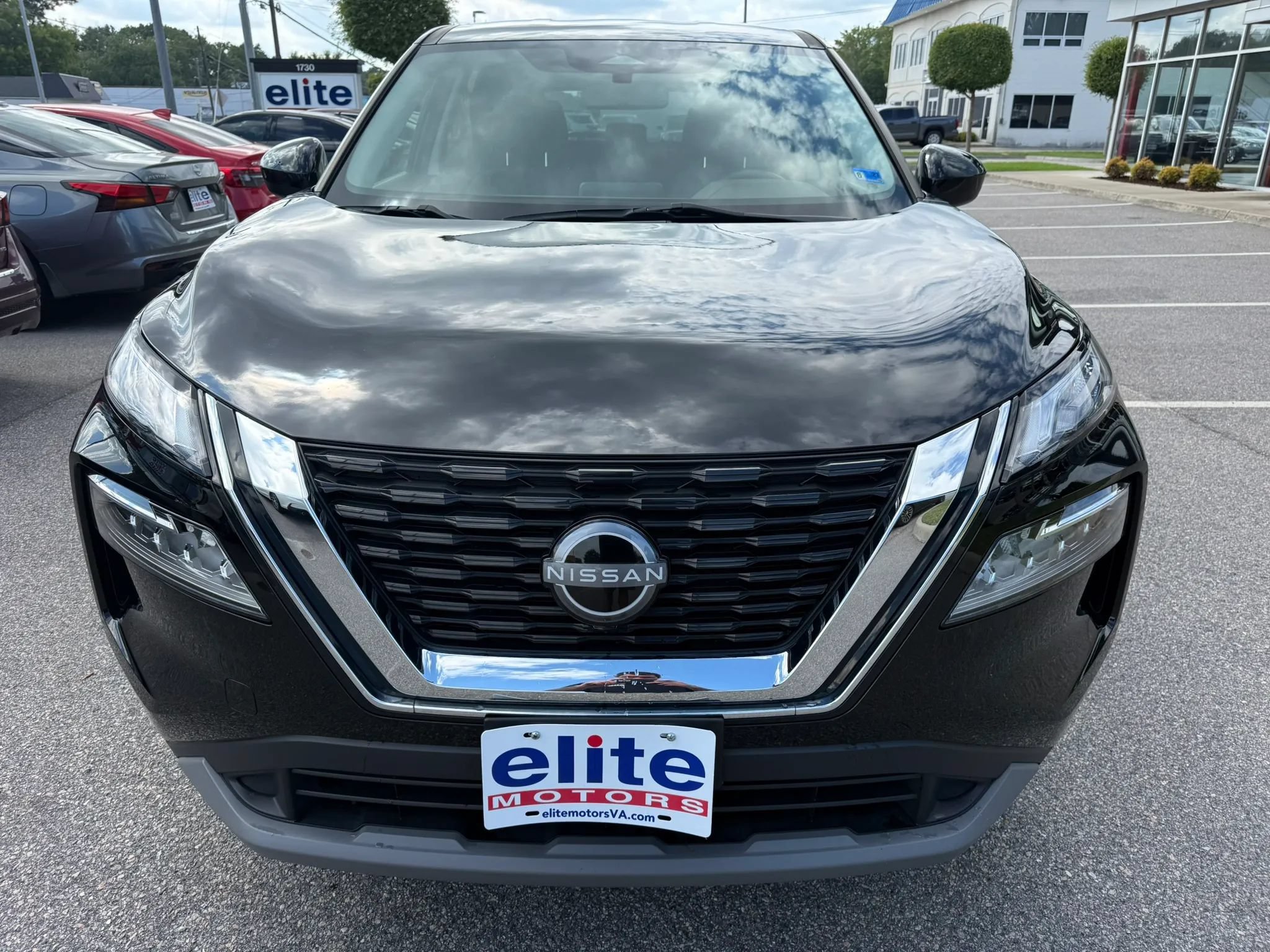 Used 2023 Nissan Rogue SV AWD/4WD image 2